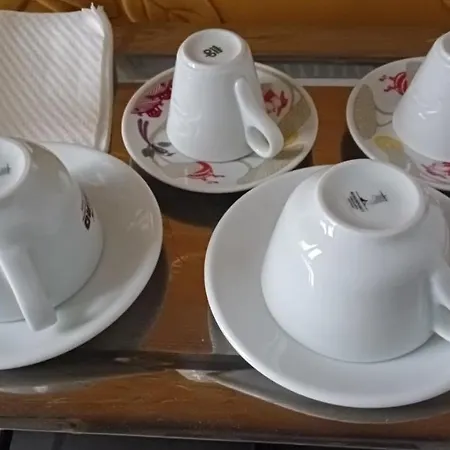 Le 3 Dee Oda ve Kahvaltı